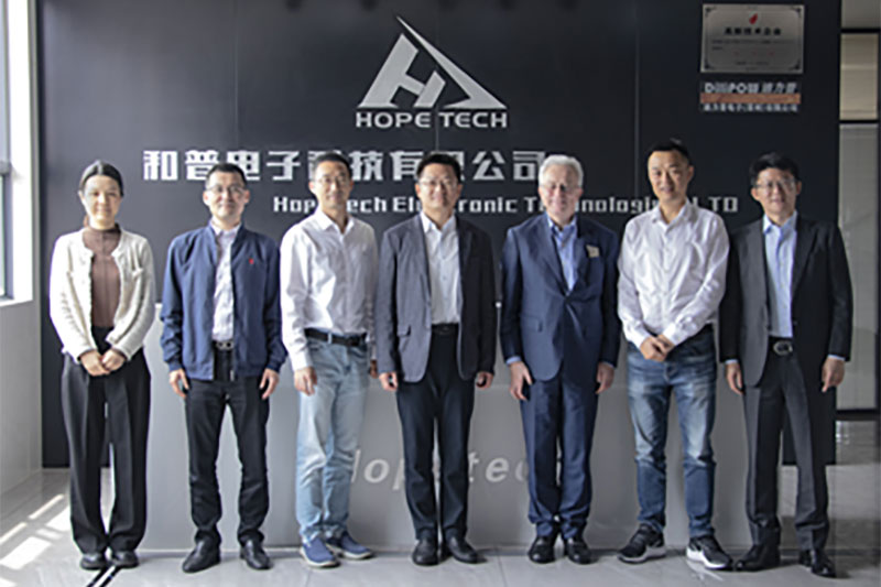 Dr.-Buchman-and-his-team-visit-hopetech-1